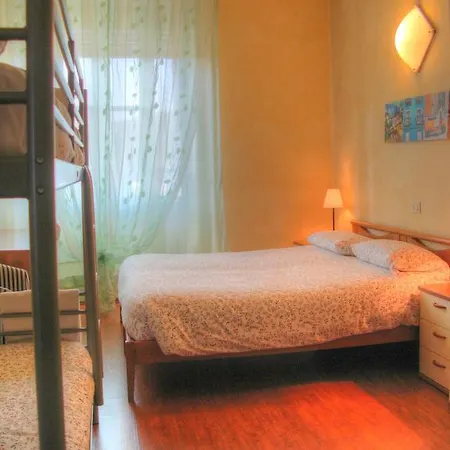 Flora Hotel 2*
